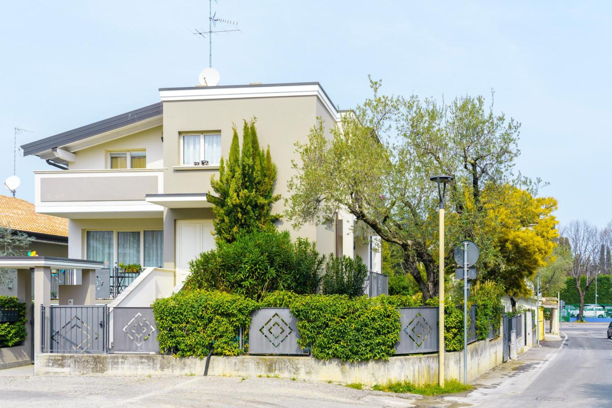 Matteotti Apartments ديسينسانو ديل غاردا المظهر الخارجي الصورة