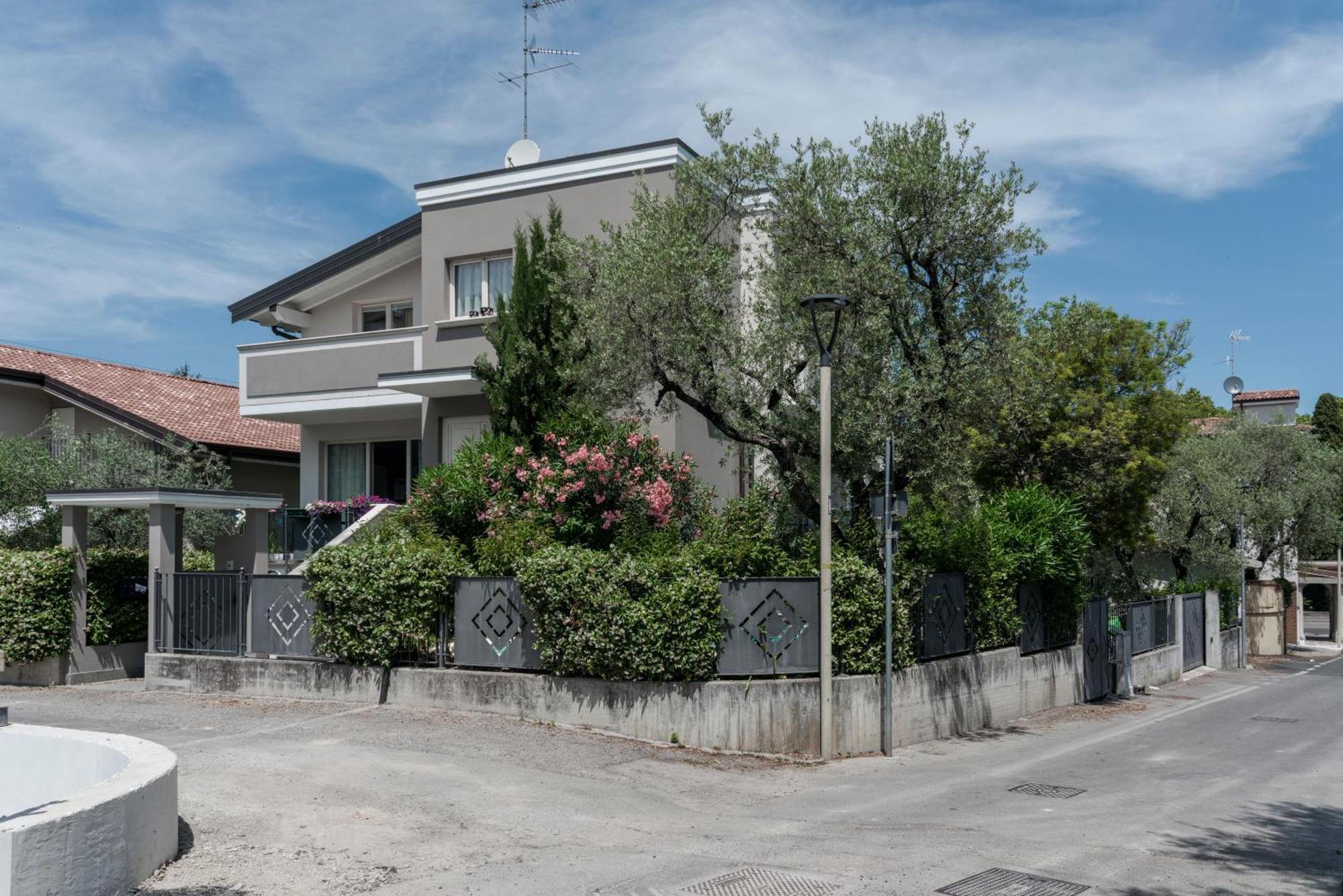 Matteotti Apartments ديسينسانو ديل غاردا المظهر الخارجي الصورة