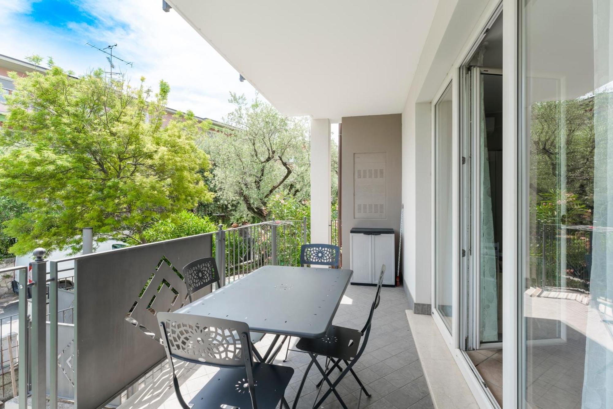 Matteotti Apartments ديسينسانو ديل غاردا المظهر الخارجي الصورة