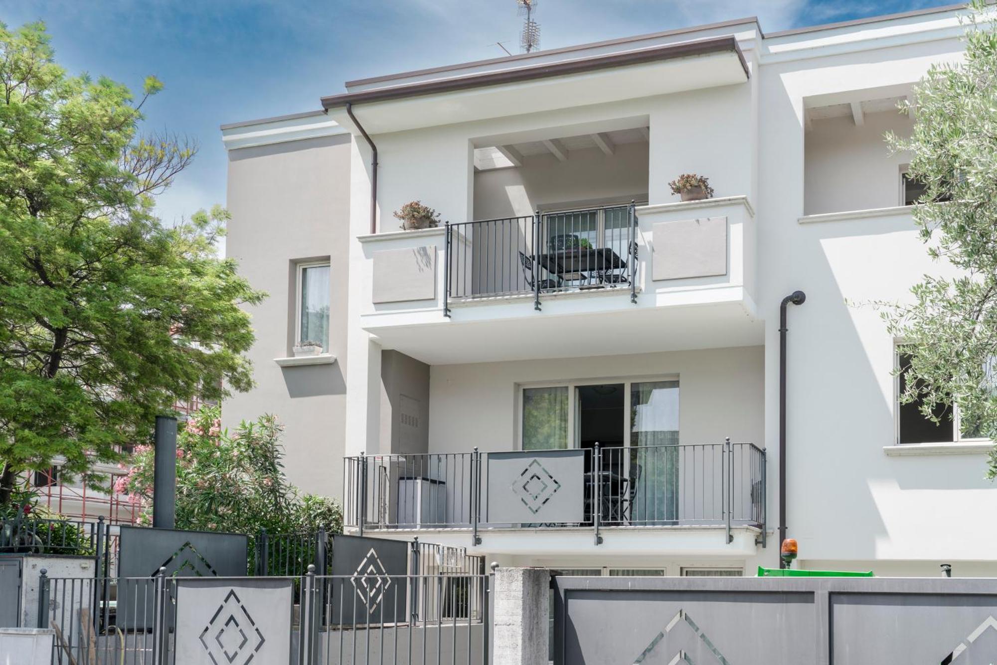 Matteotti Apartments ديسينسانو ديل غاردا المظهر الخارجي الصورة
